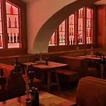Alte Schlossbrauerei Отель Миров
