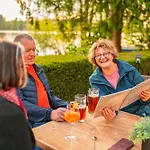 Alte Schlossbrauerei Отель Миров